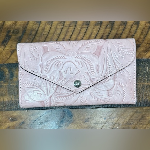 Patricia Nash Handbags - 🆕 Patricia Nash Cori Tooled Leather Wallet